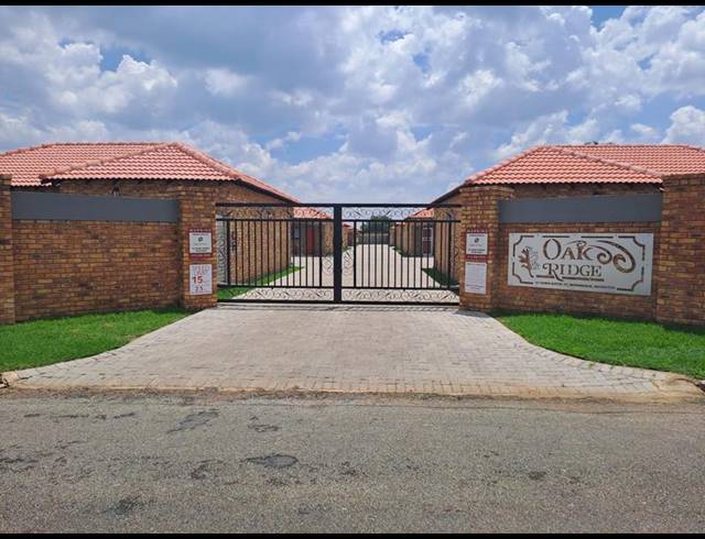 3 BEDROOM TOWNHOUSE FOR SALE IN RIVERSDALE
